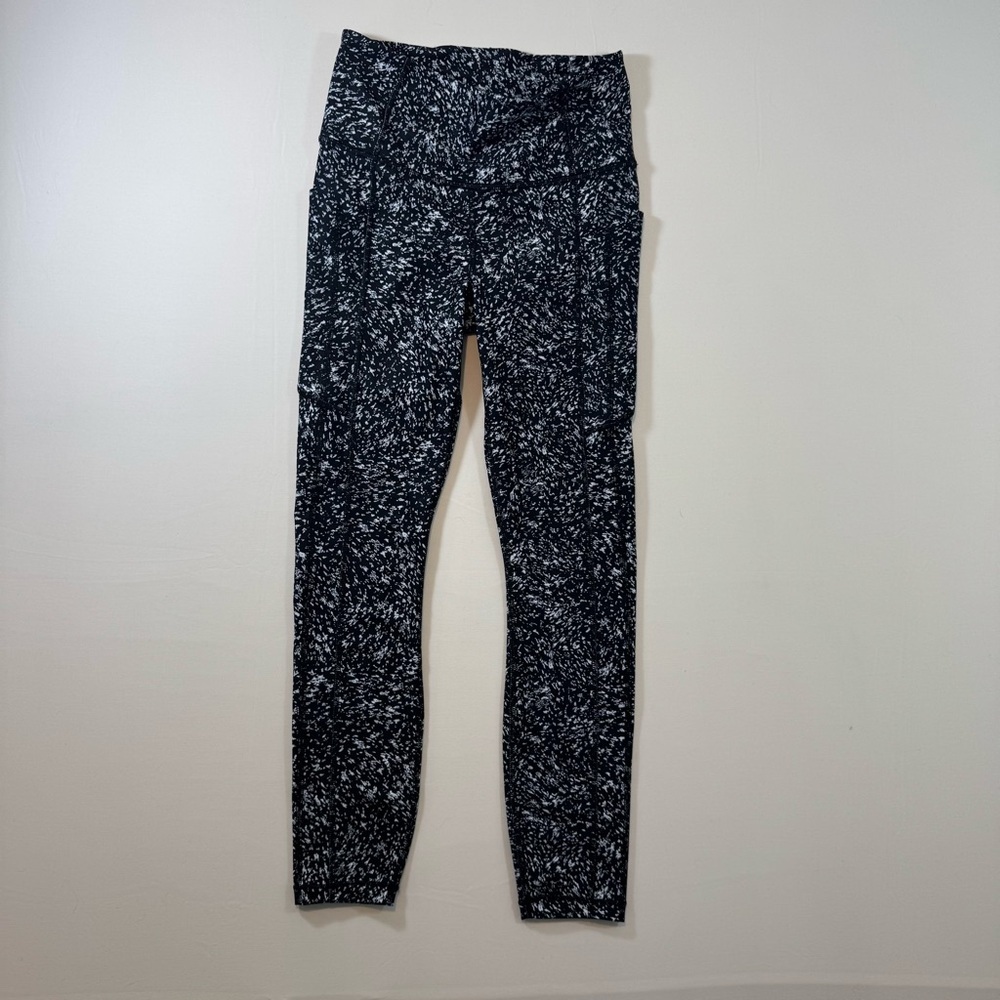 Athleta Ultimate Stash 7/8 Leggings XS Black Storm Texture High Rise - Picture 2 of 7